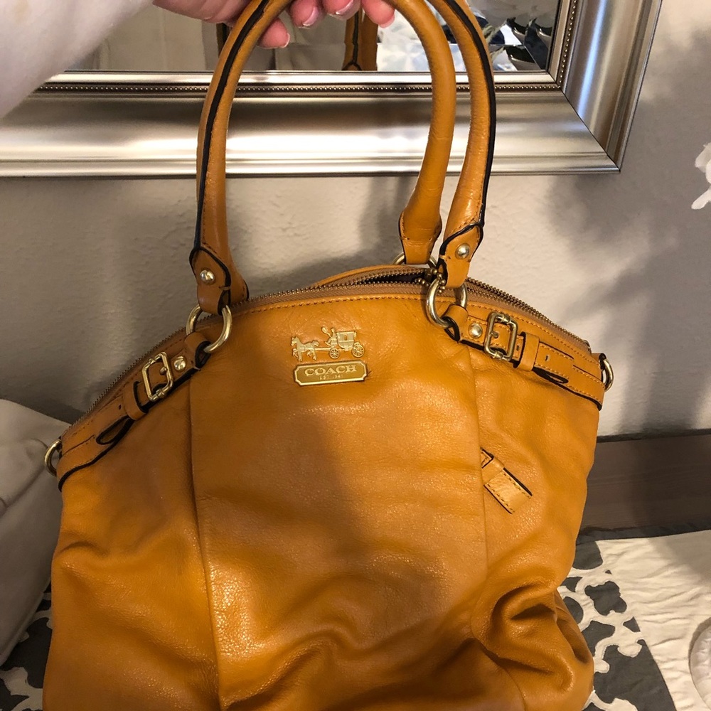 Tan Coach Bag - medium size/great condition